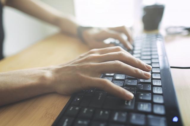 企業のPCセットアップを一括して請け負う「キッティング」