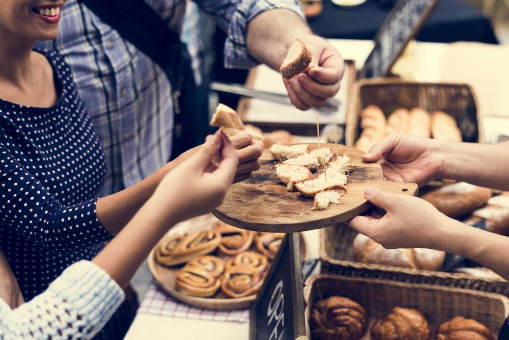 働き方ディクショナリー第46回:店頭の“食の実演”で売上アップを目指す「食品販売」